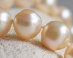 Knotted Pearls